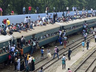 Bangladeş'te Bayram izdihamı