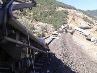 PKK'dan yük trenine bombalı saldırı!