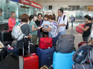 Küba tatilcileri havalimanında mağdur oldu