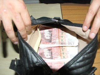 495 adet sahte paund ele geçirildi