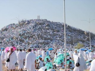 Hacı adayları Arafat'ta vakfeye durdu