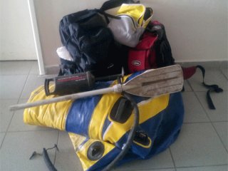 Şişme botla kaçmaya çalıştılar