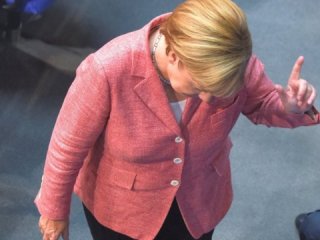 Meclis Başkanı Merkel'i azarladı