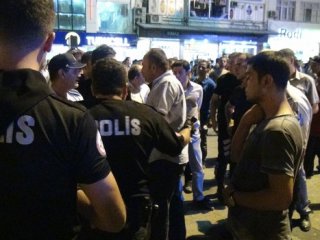 'Canlı bombayım' diye bağıran şüpheliyi polis linçten kurtardı