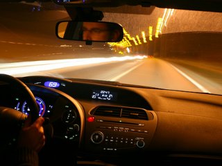 Araç kullanırken müzik dinlemeyin!