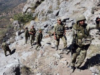 Türk askeri Irak sınırında kahramanlık destanı yazıyor