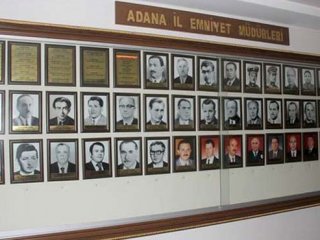 FETÖ'cü emniyet müdürlerinin isimleri kaldırılıyor