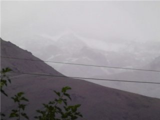 Munzur Dağı'nın yüksek yerlerine kar yağdı