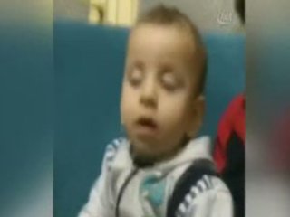 Minik çocuğun uyku ile imtihanı