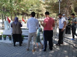 Ömer Halisdemir'in mezarını 500 bin kişi ziyaret etti