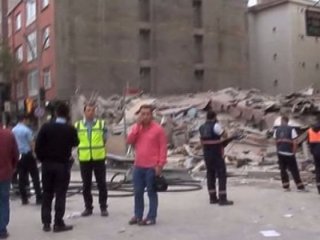 Bağcılar'da bina çöktü!