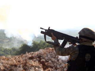 20 terörist köşeye sıkıştı! Çatışma sürüyor