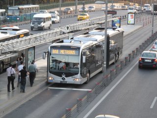 Metrobüs'te yeni dönem başlıyor