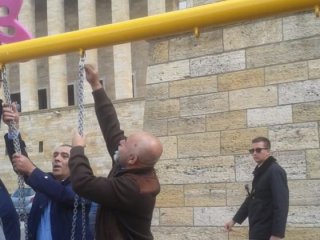 Anıtkabir'e yapılan parktaki salıncaklar söküldü