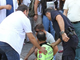 Trafik polisi kazada yaralandı