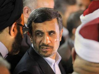 Hamaney Ahmedinejad'a izin vermedi