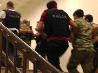 FETÖ operasyonunda 35 askere gözaltı