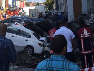 Merter'de yol çöktü!