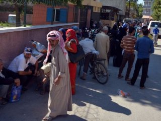 Para dağıtılacak' dedikodusuyla izdiham çıktı!