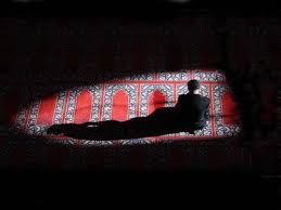 Namaz kılan işten atılıyor!