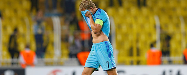 Mağlubiyetin faturasını Kuyt'a çıkardılar!