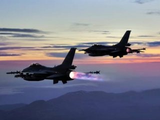 Teröristlerin sığınak ve silah mevzileri yerle bir edildi!