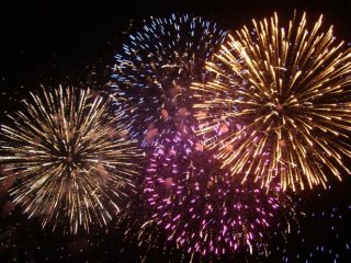 Afyonkarahisar’da havai fişek patlamaları korkuttu!