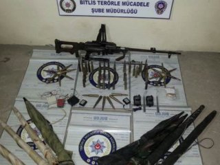 Bitlis’te terk edilen araç içerisinde çıkanlar şoke etti