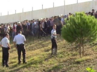Taraftarlar birbirine girdi!