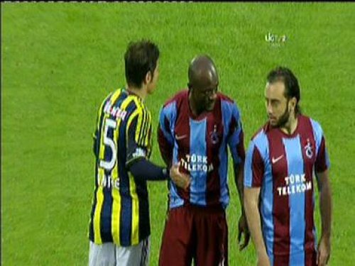 Zokora'dan Emre'ye sahada ırkçılık tepkisi
