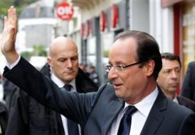 Hollande'dan ''balkon'' konuşması