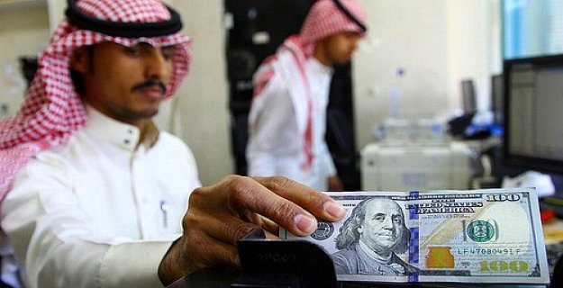 Suudilerden memur maaşlarında bir ilk!