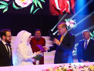 Bakan Akdağ'ın oğlunu evlendirdi