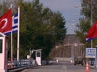 Para ve altınlarla Yunanistan'a kaçtılar