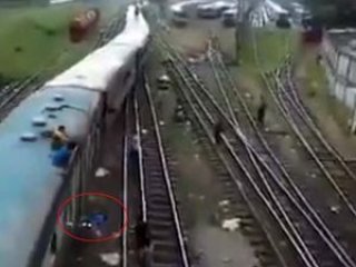 Trene binmeye çalışırken bacağından oldu