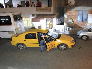 Tartıştıkları taksiciyi öldürdüler