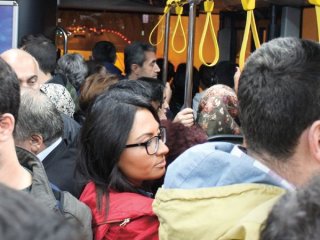 İETT Genel Müdürü makam aracını bıraktı otobüse bindi