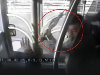 Metrobüsteki şemsiyeli saldırgan Murat Akbulut’a ilk dava açıldı