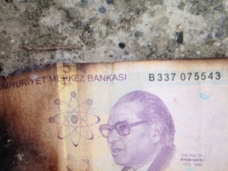 94 bin TL’yi ateşe verip yaktı