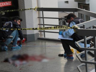 Beşiktaş Çarşısı’nda şok intihar girişimi