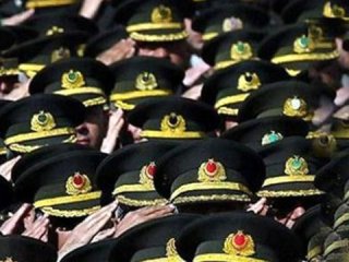 3 general ve 1 amiral tahliye edildi