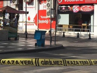 Çöp kutusundaki çanta fünye ile patlatıldı