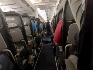 Uçakta cesetle seyahat ettiler