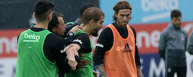 Caner Erkin'in vukuatları bitmiyor!