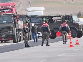 MİT TIR'larını bakın nasıl durdurmuşlar