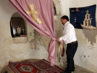 Tarihi kiliseye imam sahip çıktı