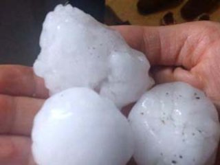 Alanya'da ceviz büyüklüğünde dolu yağdı