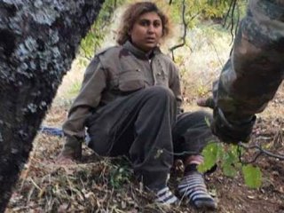 İşte yaralı PKK'lı kadının yakalandığı an!