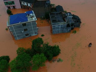 Çin'de feci tayfun: 700 bin kişi tahliye edildi