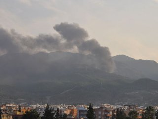 PKK'lı teröristler iş makinelerini yaktı